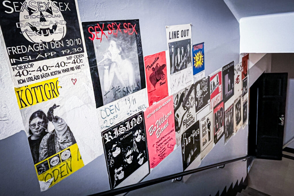 Affischer i musikhuset.