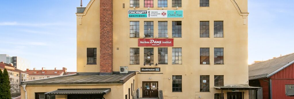 En bild på fasaden för Kulturpalatset i Örebro